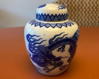 Jarra de jengibre de cerámica china vintage con dragón azul y blanco