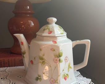 Vintage Toscany Strawberry Fields teapot