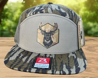 Whitetail Buck Leatherette Patch Hunting Hat – Mossy Oak Richardson Flat Bill Camo Cap