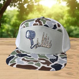 Spotlight & Antlers Trucker Hat – Camo Hunting Snapback with Deer Antler Embroidery, Outdoor Cap for Men and Women