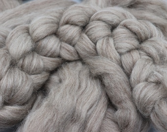 Natural Soft Brown Blue Faced Leicester Combed Top Fiber