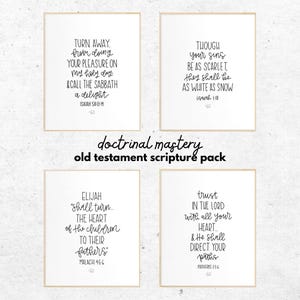 Peut inclure: Quatre impressions encadrées avec du texte noir sur fond blanc. Les impressions présentent des versets bibliques d'Isaïe, Malachie et Proverbes. Le texte "doctrinal mastery old testament scripture pack" est au centre. Le texte du bas indique "all 24 scriptures included."