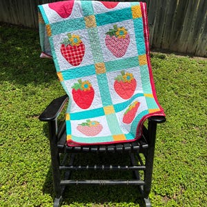 Lori Holt Strawberry Farmhouse Quilt – 53.5" x 66.5" – Luxury Heirloom Quilt – One of a Kind image 4