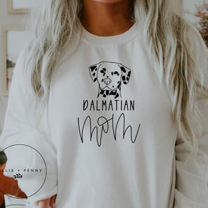 DALMATIAN MOM Sweatshirt , Dog Mama Sweatshirt , Dog Mom Gift, Dog Mom Sweatshirt , Dog Mom shirt, Dog Mom Tee, Unisex , Unisex