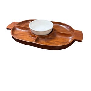 Bandeja de servir retro vintage MCM de madera de Monkey Pod tallada a mano, bar moderno con Di
