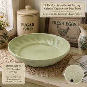 Keramikschale „Celadon“ aus den 1930er Jahren, Berglandschaft, Ära der Weltwirtschaftskrise, organischer Art déco