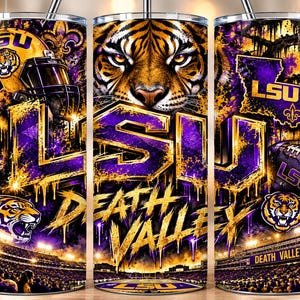 Può includere: Un bicchiere cilindrico in acciaio inossidabile con tema LSU viola e oro, raffigurante un volto di tigre, un casco da football, una mappa della Louisiana e il testo LSU e DEATH VALLEY in stile vernice gocciolante sopra una folla da stadio.