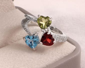 Handgemaakte sterlingzilveren ring met meerdere stenen, blauwe topaas, granaat en peridot