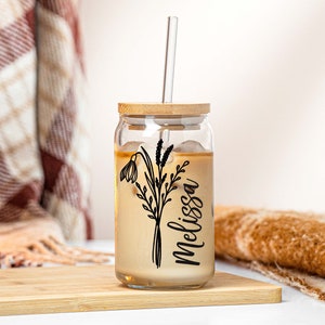 Personalisierter Glasbecher mit Namen Geschenk für Mama Kundenspezifische Kaffeetasse mit Blumenmuster Geburtsblumen-Glasbecher für Brautjungfer Geschenk