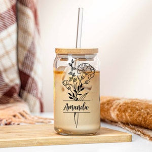 Personalisierter Glasbecher mit Namen Geschenk für Mama Kundenspezifische Kaffeetasse mit Blumenmuster Geburtsblumen-Glasbecher für Brautjungfer Geschenk