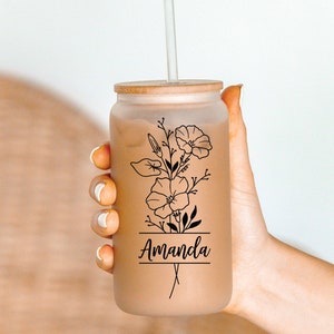 Personalisierter Glasbecher mit Namen Geschenk für Mama Kundenspezifische Kaffeetasse mit Blumenmuster Geburtsblumen-Glasbecher für Brautjungfer Geschenk