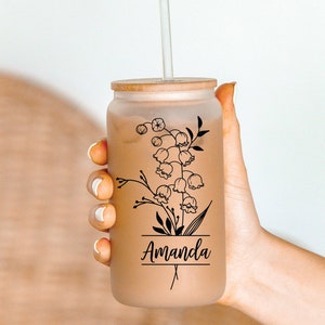 Personalisierter Glasbecher mit Namen Geschenk für Mama Kundenspezifische Kaffeetasse mit Blumenmuster Geburtsblumen-Glasbecher für Brautjungfer Geschenk