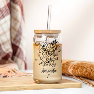Personalisierter Glasbecher mit Namen Geschenk für Mama Kundenspezifische Kaffeetasse mit Blumenmuster Geburtsblumen-Glasbecher für Brautjungfer Geschenk