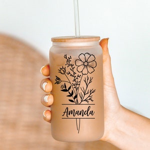 Personalisierter Glasbecher mit Namen Geschenk für Mama Kundenspezifische Kaffeetasse mit Blumenmuster Geburtsblumen-Glasbecher für Brautjungfer Geschenk