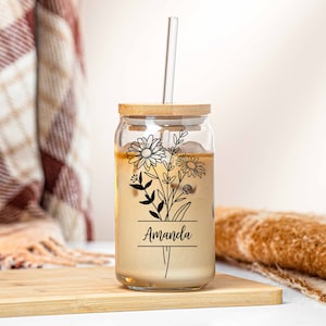 Personalisierter Glasbecher mit Namen Geschenk für Mama Kundenspezifische Kaffeetasse mit Blumenmuster Geburtsblumen-Glasbecher für Brautjungfer Geschenk