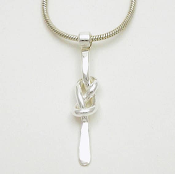 Figure 8 necklace deals