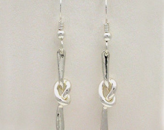 Colgante de plata de ley con nudo simple