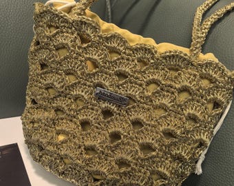 Handgemaakte goudkleurige gehaakte tas | Mini-portemonnee met trekkoord | Schoudertas van metallic garen | Boho zomerhandtas | Elegant avondcadeau crossbody