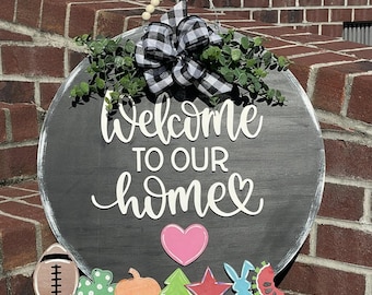 Seasonal Door Hanger with 7 Interchangeable Pieces