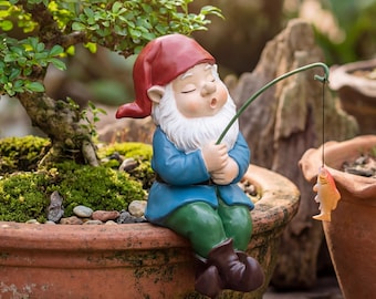 Schläfriger Fischerzwerg Harzfigur, süße Gartenzwergstatue, Feengarten-Teichdekor, Geschenk für Angelliebhaber