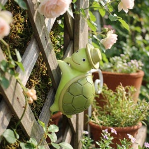 Cute Climbing Turtle Planter Edge Decor, Resin Garden Animal Statue, Whimsical Pot Hanger, Gift for Garden & Plant Lovers
