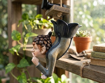Wunderliche schwingende Gartenelfenstatue, Harz-hängende Feeskulptur, Baumdekor im Freien, Geschenk für Gärtner, im Freien Dekor, Geschenk für Sie