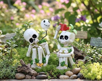 Wunderliche Garten-Skelettfiguren, Harz-Halloween-Gartendekor, Miniatur-Skelettornamente, Geschenk für Gärtner