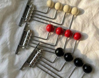 Perchero cromado de mediados de siglo – Ganchos de bola rojos, organizador de pared retro con columpio