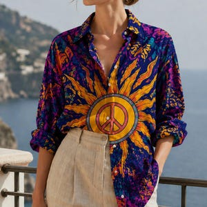 Boho Sun Patchwork Linneskjorta, Quilted Look Färgglad Button Down Blus för Dam, Konstnärliga Hippiekläder, Retro Sunburst Sommartopp