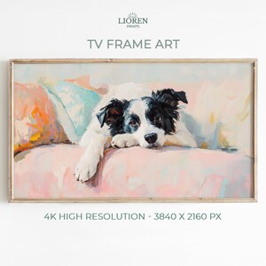 以下が含まれることがあります： 「TV Frame Art」と題された、額入りのデジタルアートプリント。ピンクと青の枕の上にいる白黒の犬の絵が描かれています。このアートワークは、柔らかく絵画的なスタイルで、筆致が見えます。解像度は3840 x 2160 pxです。