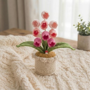 Szydełkowana doniczka z konwalią – doniczka z dzianiny, dekoracja biurka Cottagecore