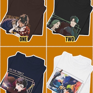 Puede incluir: Cuatro camisetas con ilustraciones de estilo anime. Una es marr&oacute;n con una pareja, dos es negra con dos personajes, tres es azul marino con un personaje y el texto 'TAN THE PRINCE', y cuatro es blanca con una escena de acci&oacute;n colorida enmarcada.