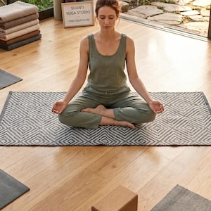 Handvävd yogamatta i bomull, geometriskt diamantmönster, halkfri baksida, 8 mm tjock