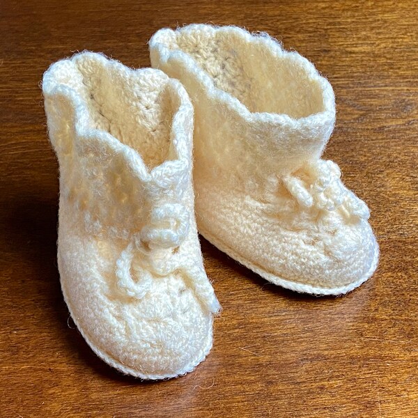 vintage cream baby booties, hand knit, cuff, infant, nursery decor, baby shower decor, crib shoes