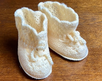 vintage cream baby booties, hand knit, cuff, infant, nursery decor, baby shower decor, crib shoes