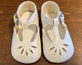 vintage baby girl white shoes with cutouts, size 0