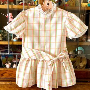 robe vintage pastel pour fille à carreaux, col et bordure en dentelle aux manches, 3T, rose vif et vert, robe mary jane, manches fluides surdimensionnées