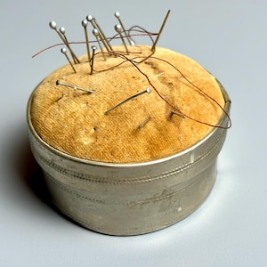 vintage pin cushion, mirrored lid, sewing box pin cushion, gold thimble, Japan
