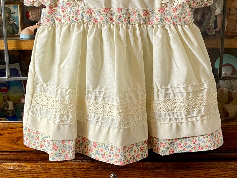 vintage girls dress, floral dress with ivory apron like design, lace and pintuck details, 3T image 4