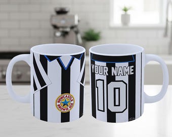 Mug Newcastle United personnalisé, kit 1999-2000 personnalisé tasse en céramique, cadeau maillot de football rétro NUFC, sponsor classique de Newcastle Brown Ale