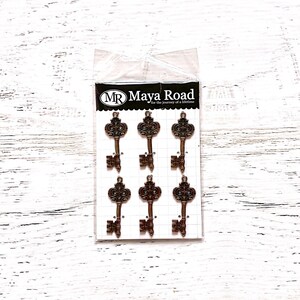 Maya Road Vintage Findings-Royal Key Charms, sleutels in vintage-stijl, 6 stuks, ~0,5 x 1", plakboek, kaarten maken, papier knutselen, dagboek, mixed media