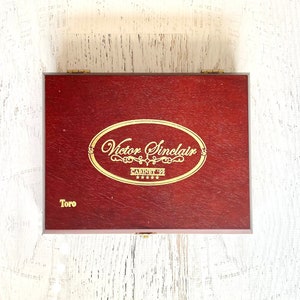 シガー ボックス、Victor Sinclair Cabinet '99、中古、着色木材、9 1/8 x 7 1/8 x 2 インチ サイズ、収納、クラフト、木材、Dom Rep 製、カード ボックス
