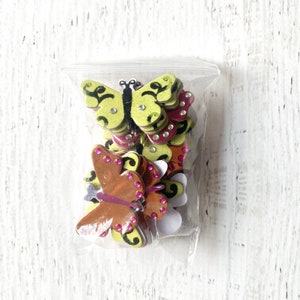Mariposas, cartón adhesivo, ~2x1" c/u, multicolor con gemas falsas en las alas, adornos, manualidades con papel, fabricación de tarjetas, diario artístico