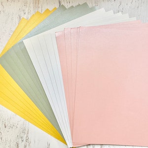 Cartulina perlada Darice, hojas de 8,5 x 11, 20 hojas, 5 de cada uno de los siguientes colores: dorado, plateado, ópalo y rosa. Manualidades con papel, fabricación de tarjetas, estampación.