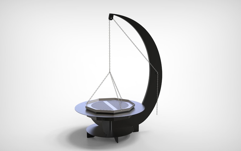 Puede incluir: Soporte decorativo de metal negro con base circular y soporte curvo en forma de media luna. Una bandeja hexagonal est&aacute; suspendida de la parte superior por cadenas. El soporte est&aacute; dise&ntilde;ado para exhibici&oacute;n o decoraci&oacute;n.
