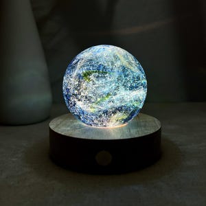 Custom Blue Galaxy-nachtlampje, nachtlampje ster glazen bol, gepersonaliseerd planeetlicht, led-tafellamp, ruimtebureaulamp, nevelnachtlampje