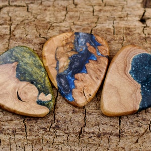 Resin Maple Burl- Handmade Resin Maple Burl Wood Guitar Pick - Pick Your Pick - One Wood Guitar Pick - 1 Guitar Pick