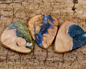 Resin Maple Burl- Handmade Resin Maple Burl Wood Guitar Pick - Pick Your Pick - One Wood Guitar Pick - 1 Guitar Pick