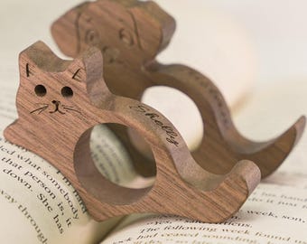 Personalized Wooden Cat Thumb Book Page Holder, Custom Name Bookmark, Engraved Thumb Ring Handmade Reading Accessory, Reader Lover Gift