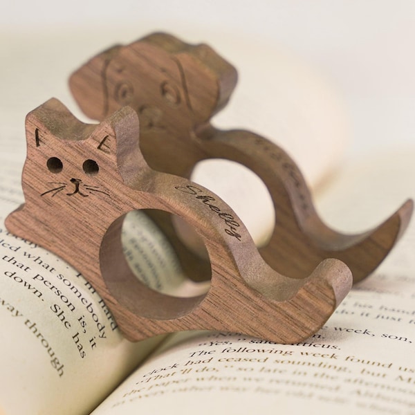 Personalized Wooden Cat Thumb Book Page Holder, Custom Name Bookmark, Engraved Thumb Ring Handmade Reading Accessory, Reader Lover Gift